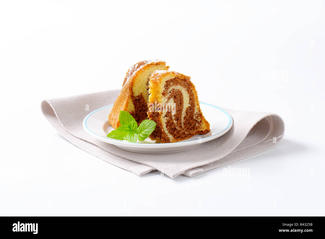 Tranches de gâteau marbré Banque D'Images