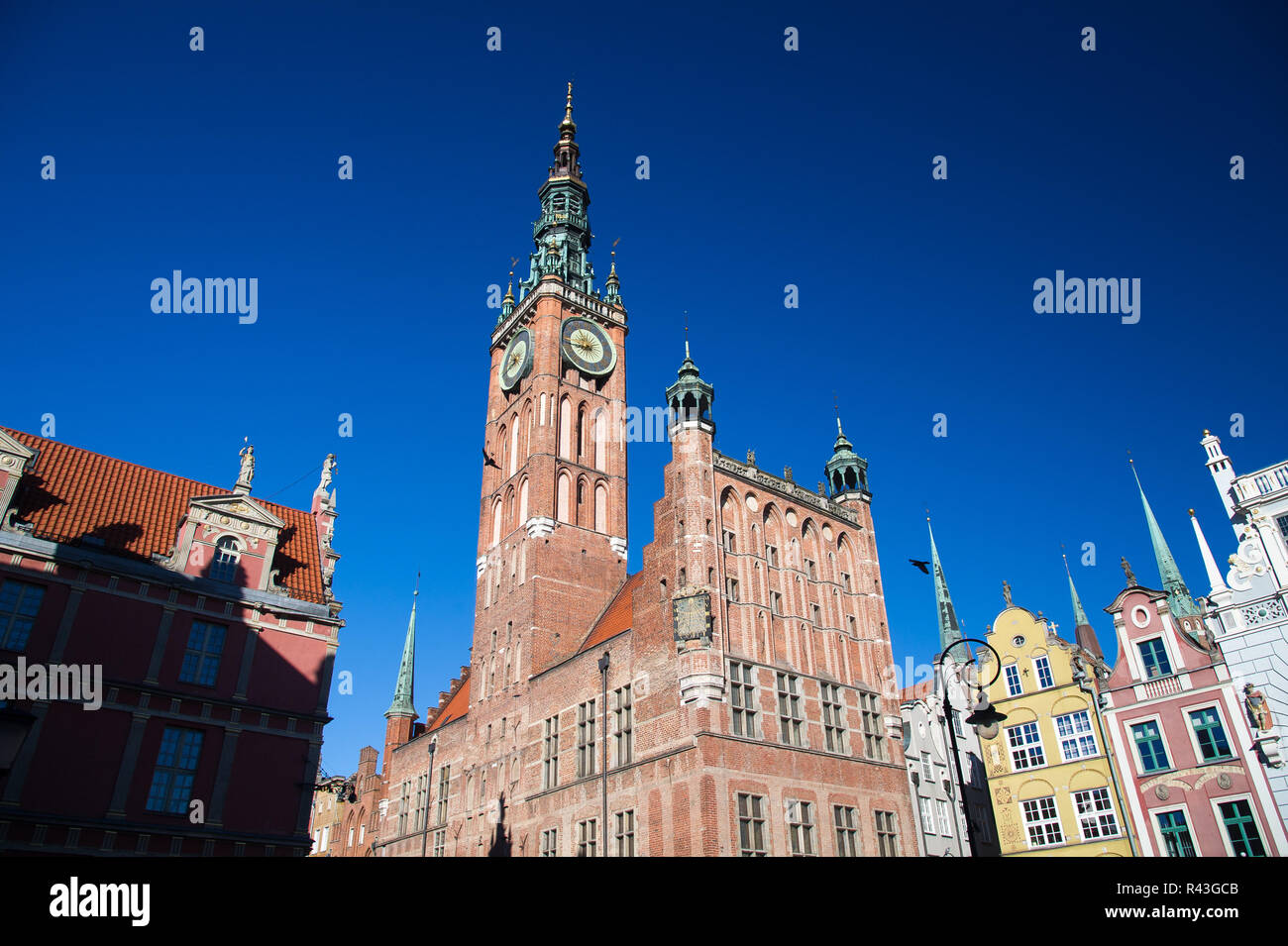 Ratusz Glownego Miasta gothique en brique (Hôtel de ville de Gdansk Dlugi Targ () sur le marché Long) dans la ville principale dans le centre historique de Gdansk, Pologne. Octobre 31s Banque D'Images