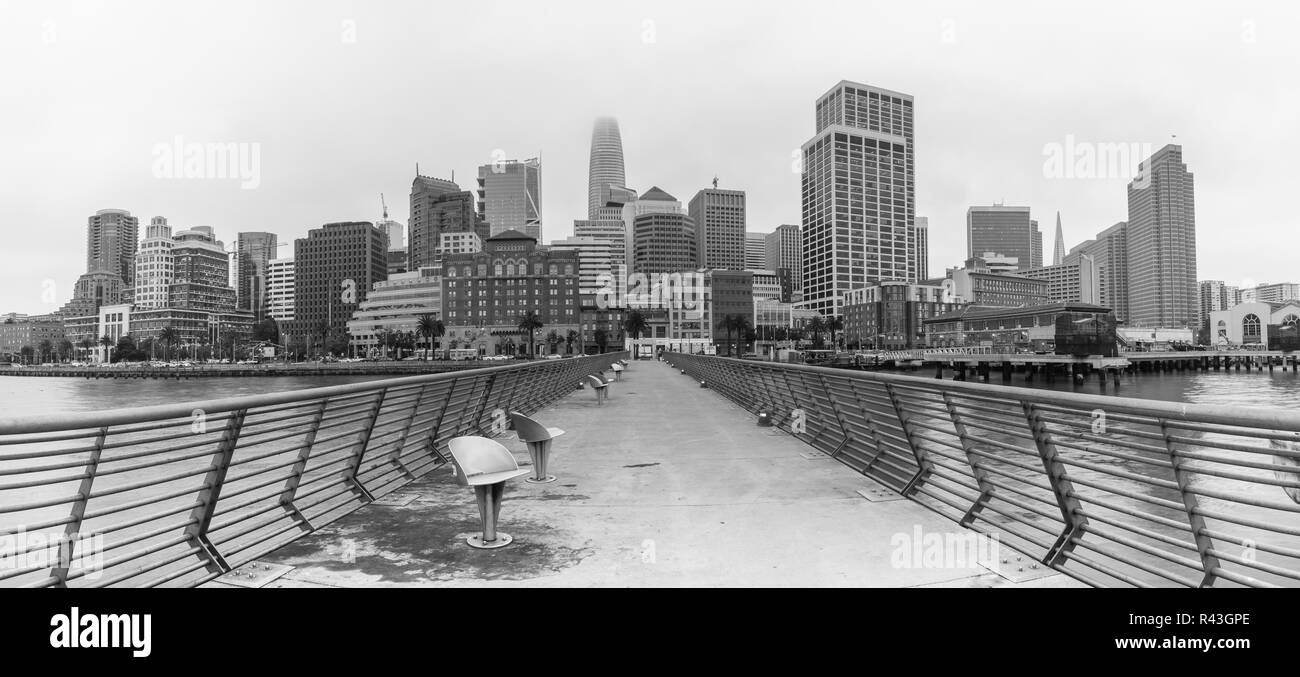 Le centre financier de San Francisco semble de l'embarcadère 14 situé au centre-ville. Banque D'Images