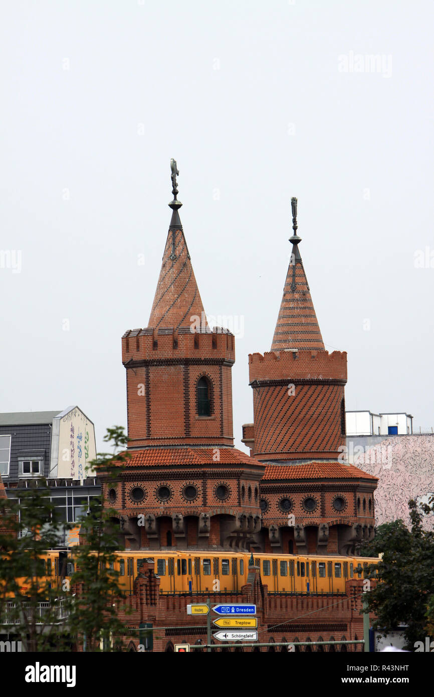 Monument architectural oberbaumbrÃ¼cke Banque D'Images