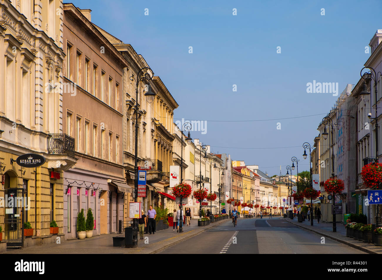 Varsovie, Mazovie / Pologne - 2018/09/02 : Vue panoramique de la rue Nowy Swiat, dans le quartier historique de Varsovie Banque D'Images