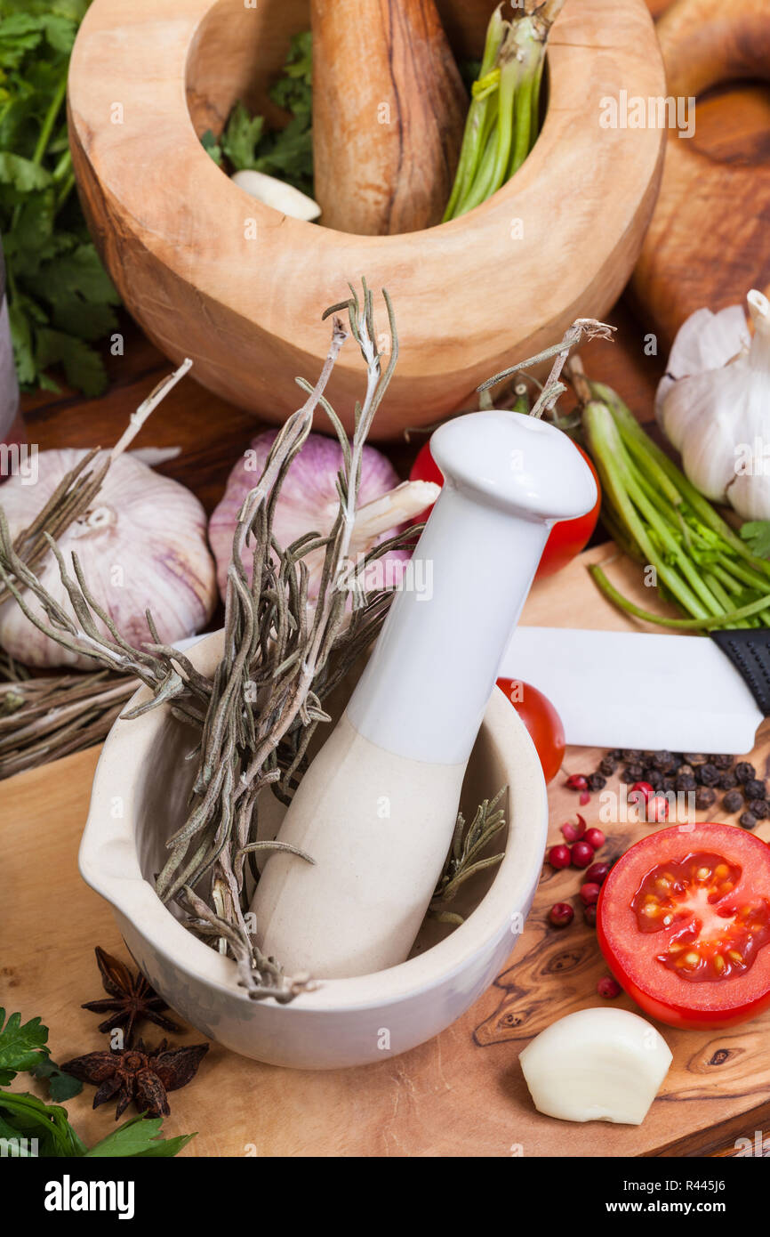 Voir ci-dessus de pilon Mortier en herbes et épices Banque D'Images