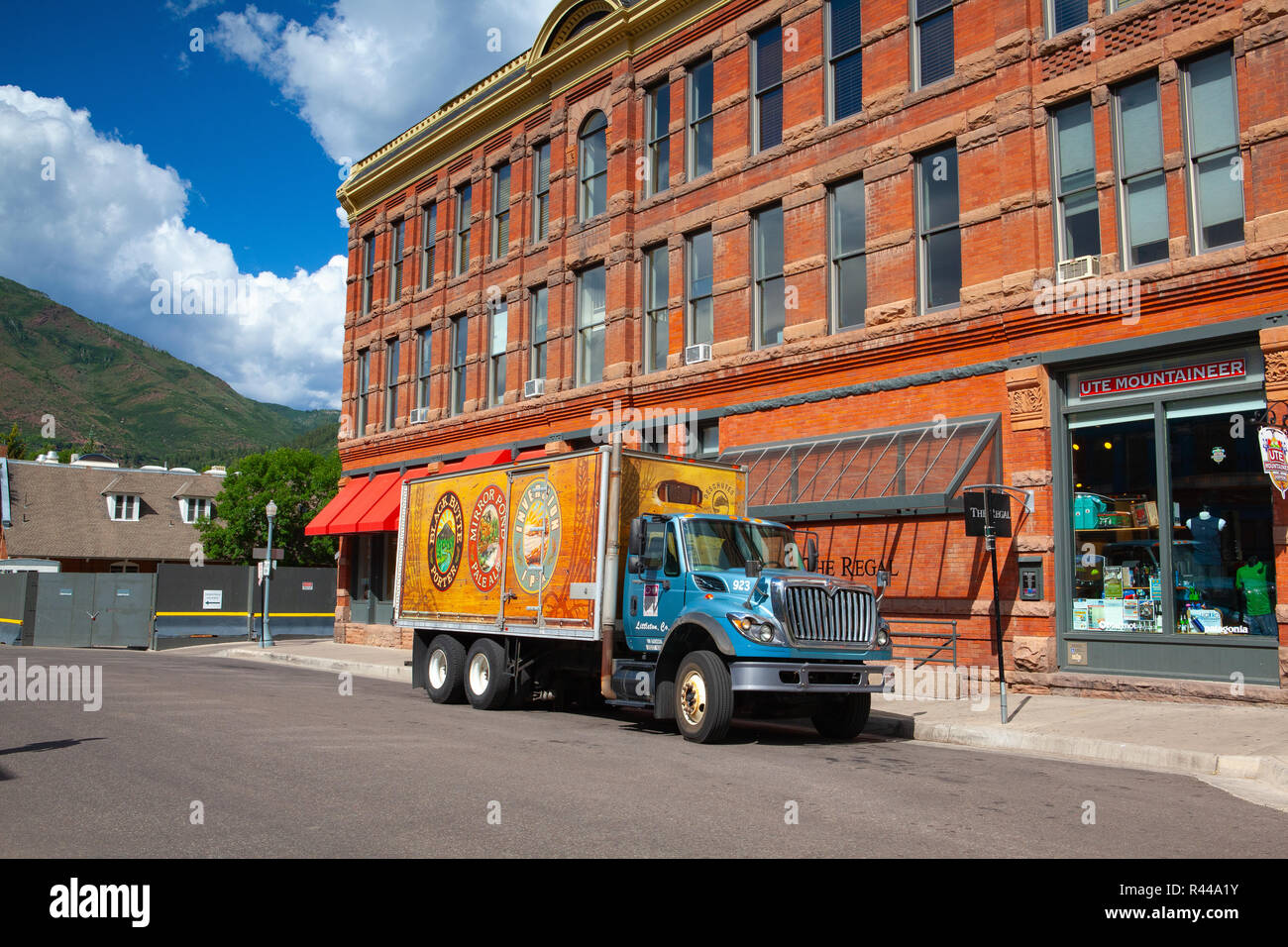 Aspen,USA - Juillet 17,2013 : dans la rue à Aspen. Aspen, dans les Montagnes Rocheuses du Colorado, est une station de ville et destination à longueur d'année pour une re Banque D'Images