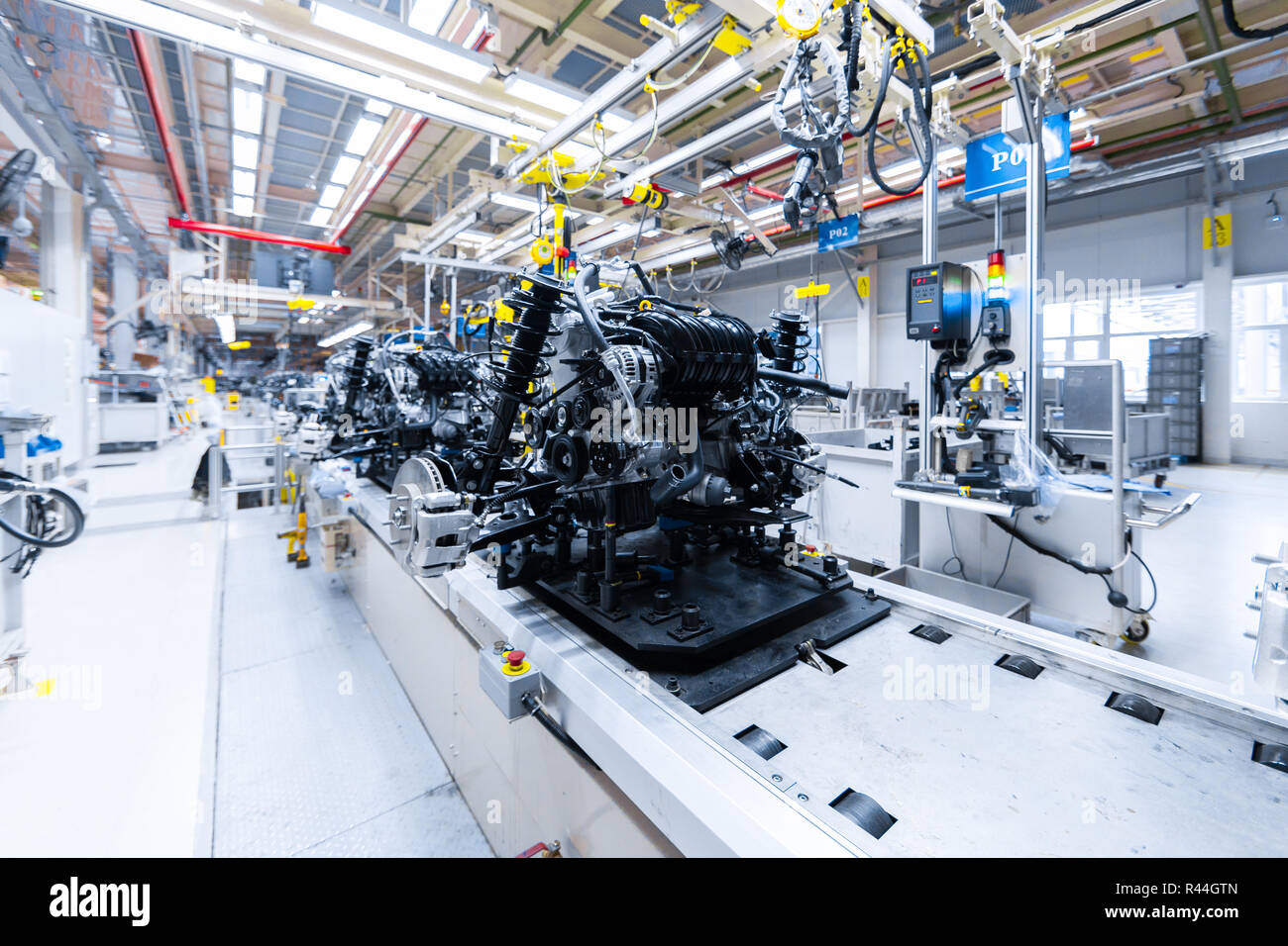 Structure interne de voiture. Ligne de production automobile moderne, équipements de production automatisés. Shop pour l'assemblage de nouvelles voitures modernes. façon d'assemblée de Banque D'Images