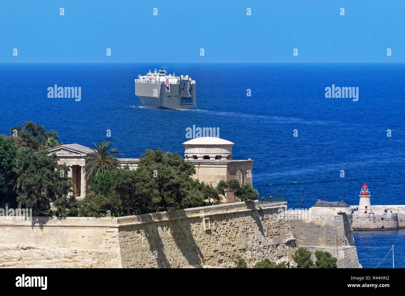 Scène d'un port de ferry La Valette sur Malte, île de l'état européenne Banque D'Images