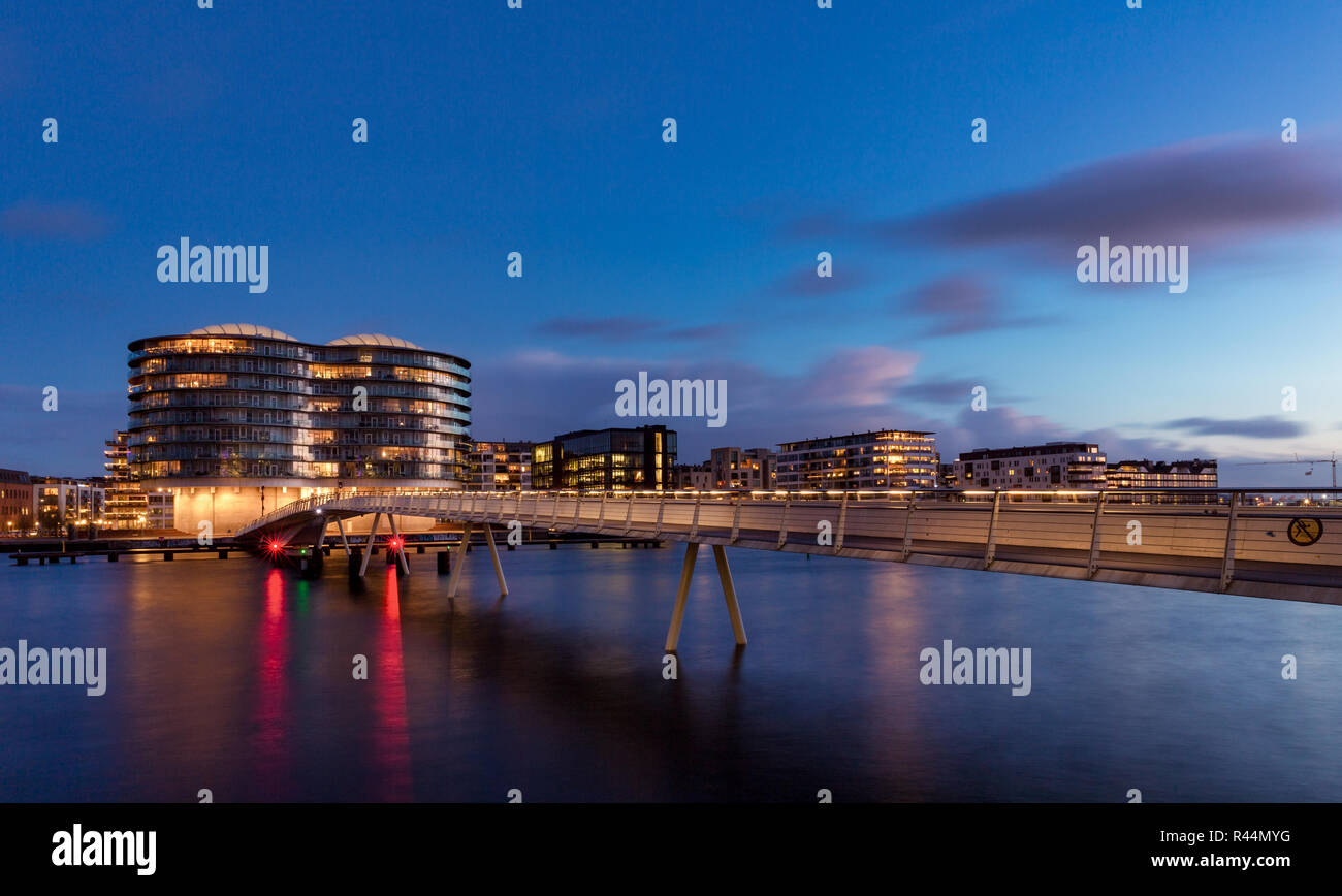 Le quai pont (Bryggebroen) au coucher du soleil, Copenhague, Danemark Banque D'Images