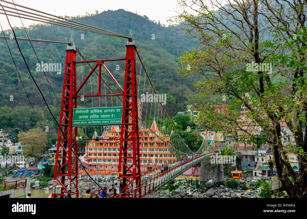 Lakshman Jhula- un pont suspendu à Rishikesh, sur le Gange Banque D'Images