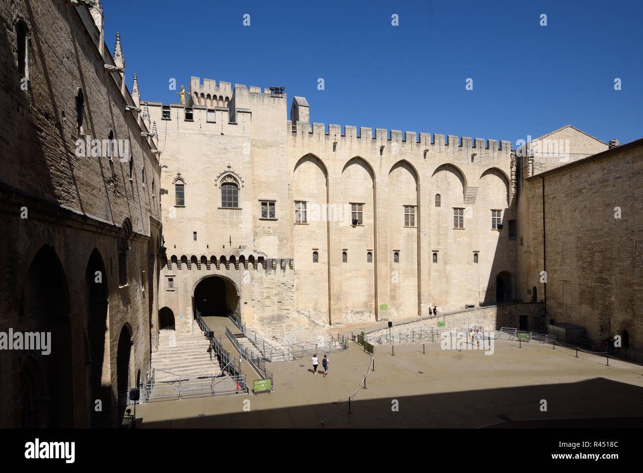 Cour intérieure ou cours d'Honneur Palais des Papes, le Palais des Papes ou Palais des Papes Avignon Provence France Banque D'Images