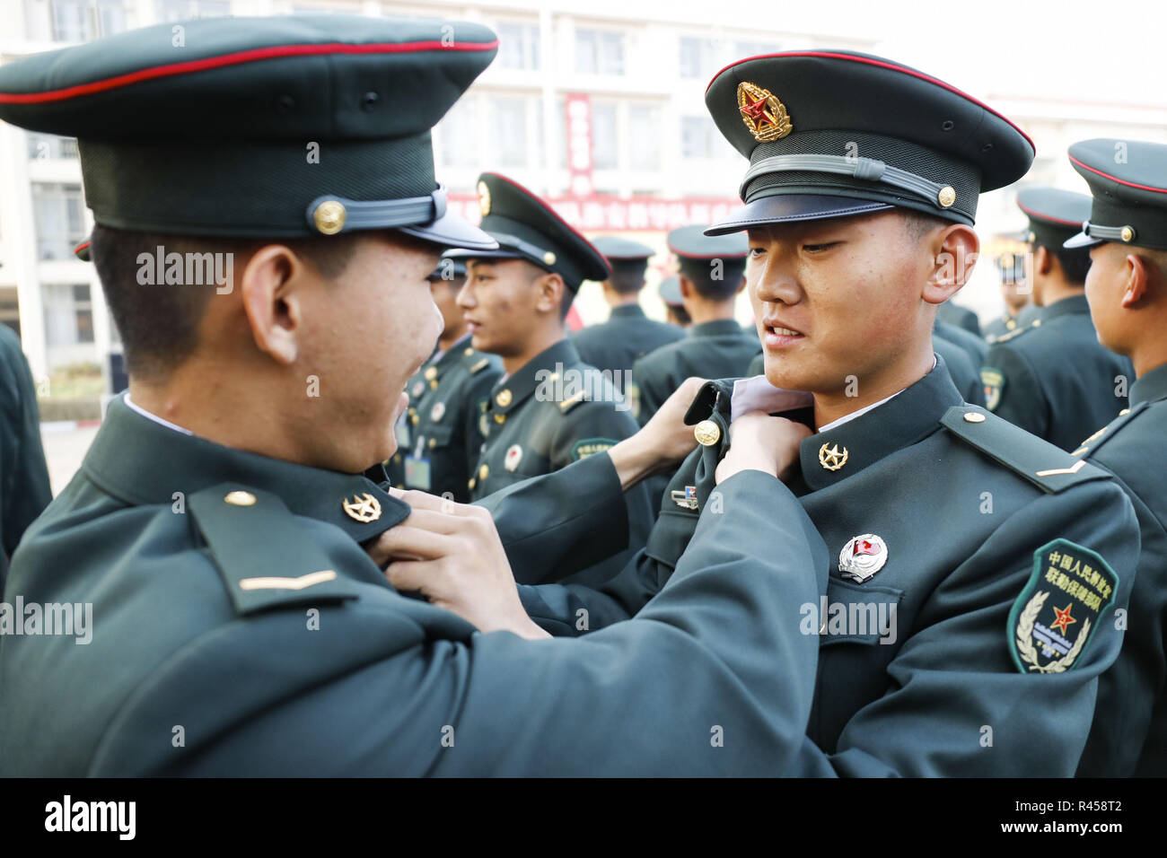 Shanghai, Chine, le 26 novembre, 2018. - Plus de 350 nouveaux soldats participent à la cérémonie d'investiture de Huai'an, province du Jiangsu en Chine de l'Est. Crédit : SIPA Asie/ZUMA/Alamy Fil Live News Banque D'Images