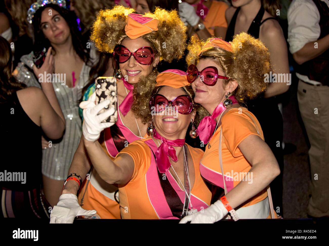 Buffalo New York Usa 25th Nov 18 La Plus Grande Discotheque Fete Son 25e Anniversaire Cette Annee Attire Quelque 7 000 Personnes Au Centre Des Congres De Buffalo Niagara Falls Chaque Annee Pour