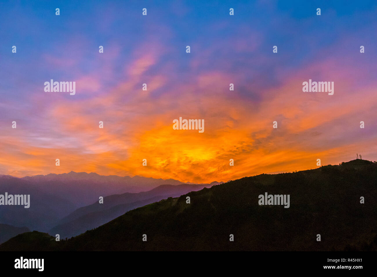 Pir Panjal lever de soleil sur l'éventail, le lever du soleil sur l'Himalaya, les premiers rayons du soleil Banque D'Images