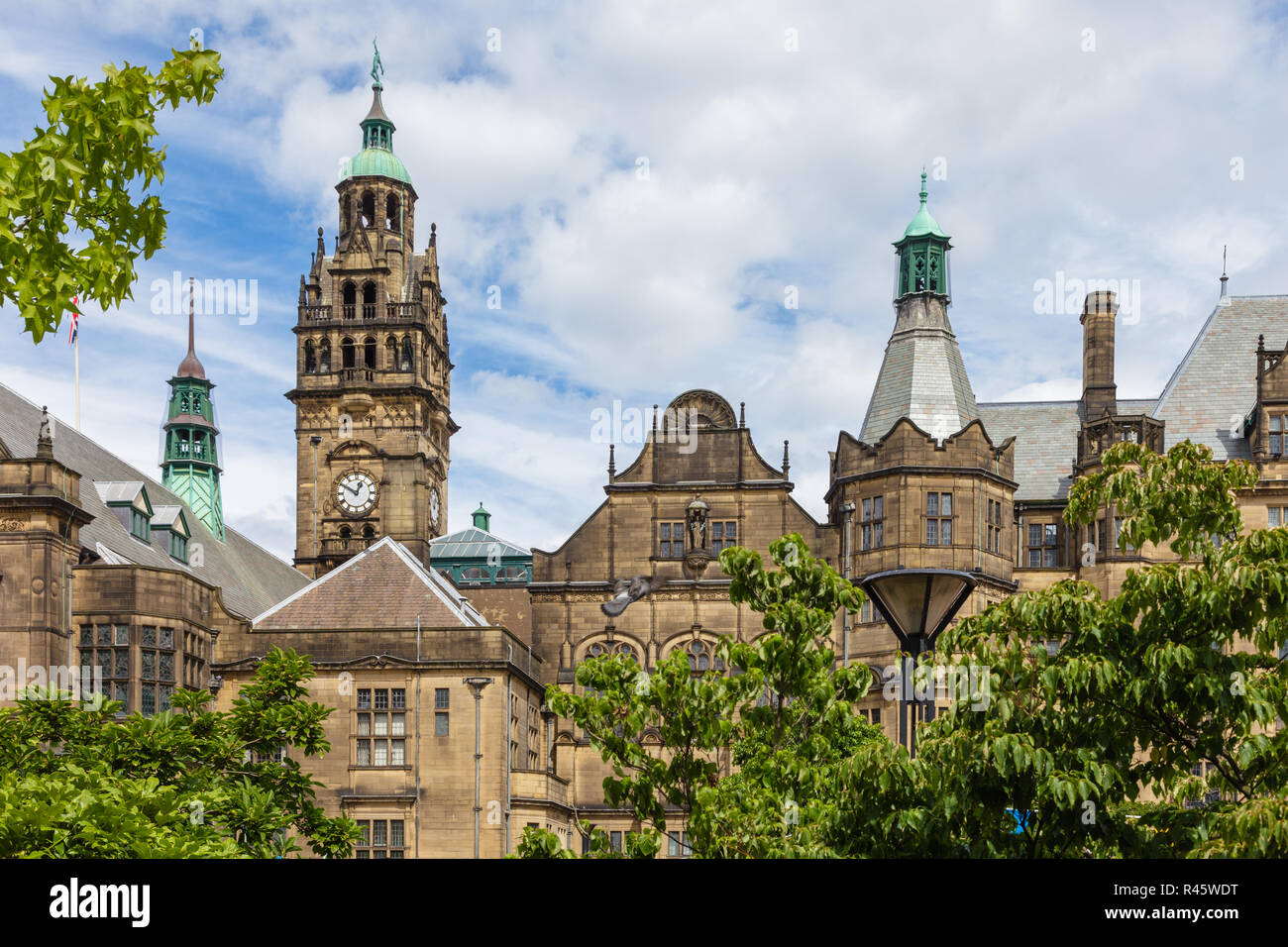 Hôtel de ville de Sheffield vu de la Peace Gardens, Sheffield, Royaume-Uni Banque D'Images