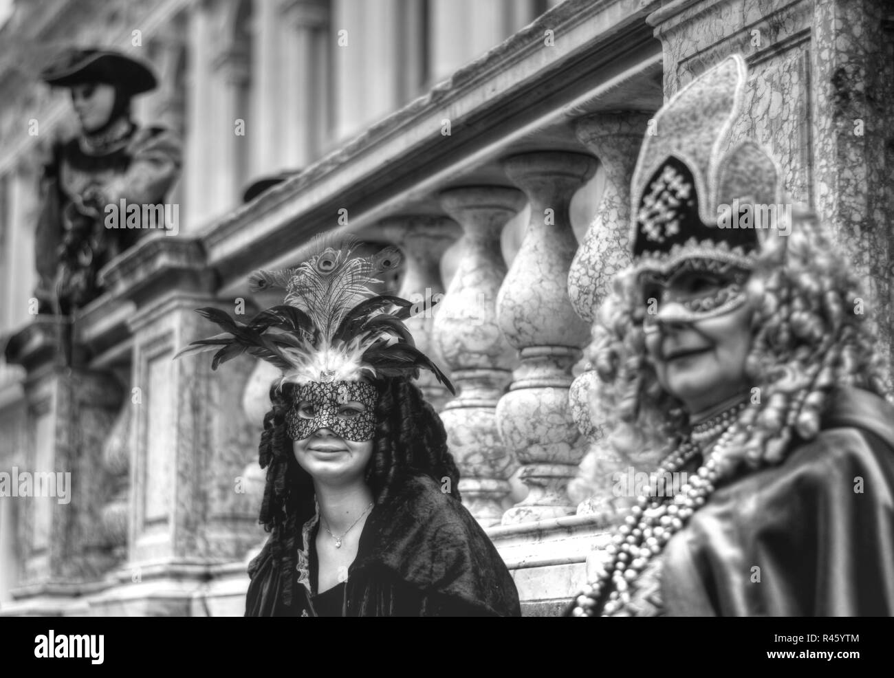 Beaux masques de carnaval sur la Piazza San Marco à Venise Banque D'Images