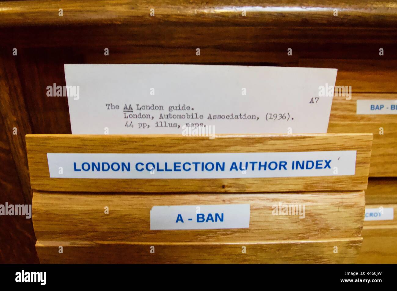 London Collection Auteur Fiche Cabinet à Bishopsgate Institute Library, Londres Banque D'Images