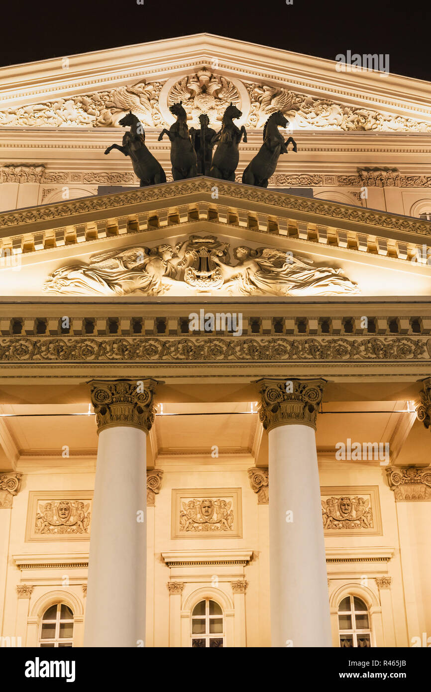 Façade du théâtre Bolchoï à Moscou dans la nuit Banque D'Images