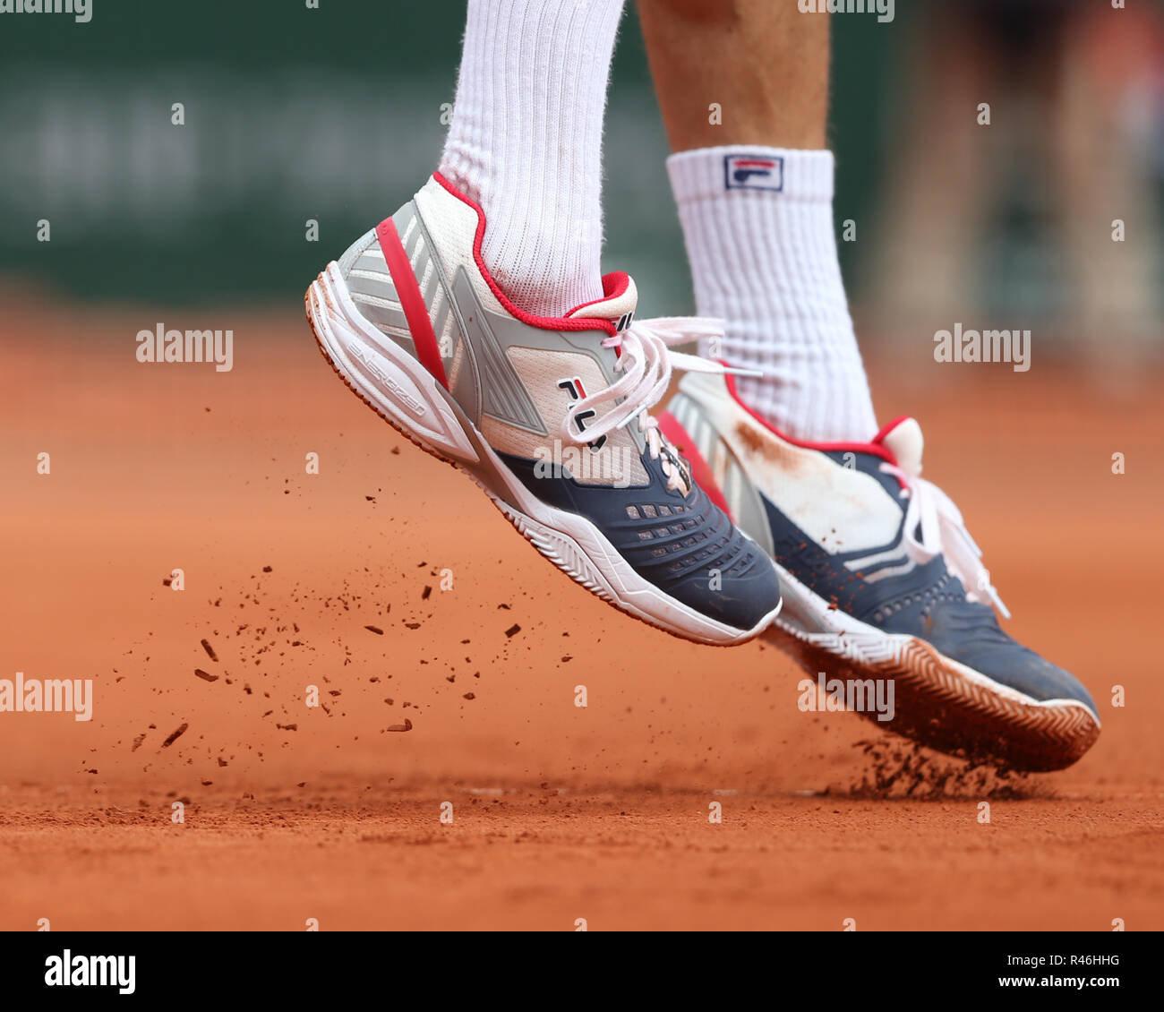 Pieds de joueur de tennis croate Marin Cilic sautant au cours Open de France 2018, Paris , France. Banque D'Images