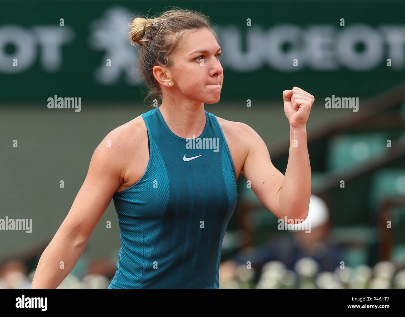 La joueuse de tennis roumaine Simona célébrant : pendant le tournoi de  tennis Open de France 2018, Paris, France Photo Stock - Alamy