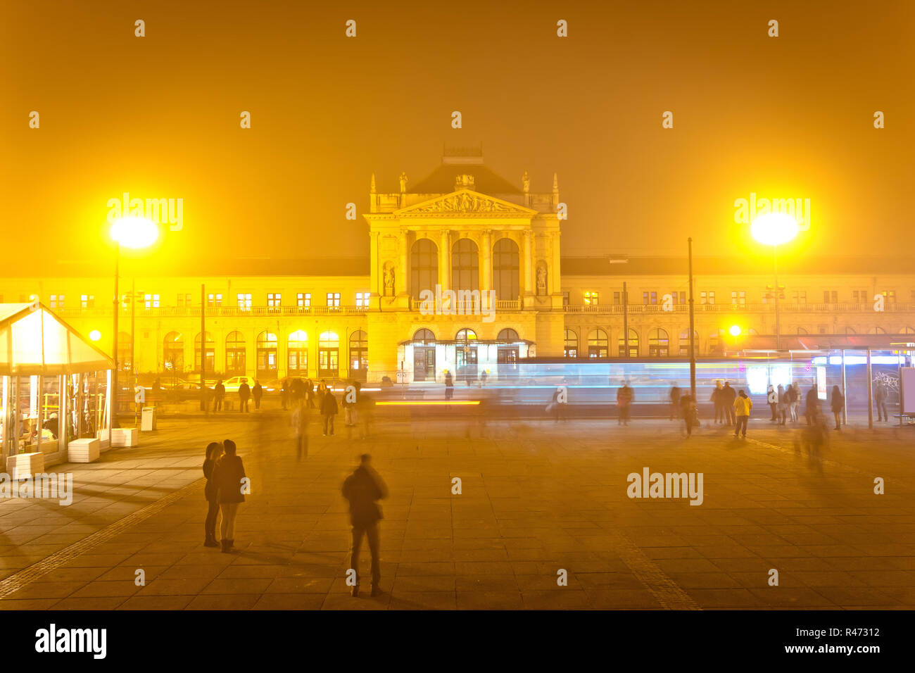 La gare centrale de Zagreb Soirée voir Banque D'Images