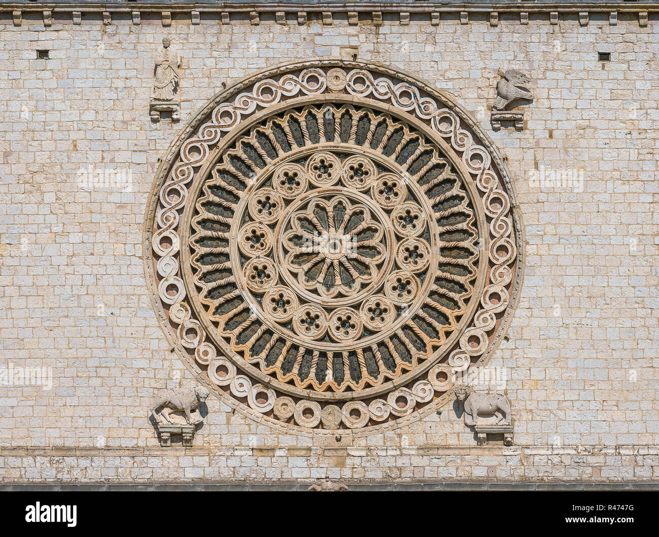Rosace de la Basilique de Saint François à Assise, en Ombrie, en Italie centrale. Banque D'Images