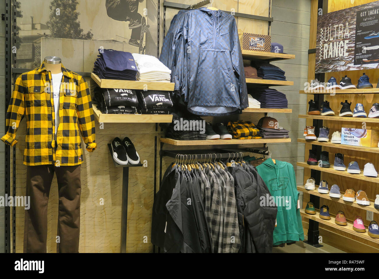 Cars est un détaillant de vêtements et chaussures de skate, Cinquième  Avenue, New York, USA Photo Stock - Alamy