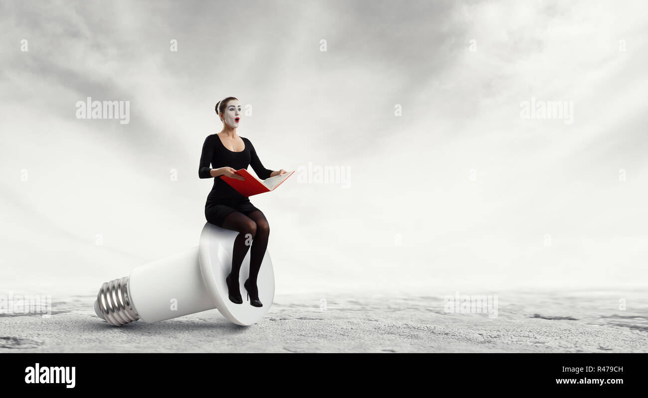 Jeune femme mime. Technique mixte Banque D'Images