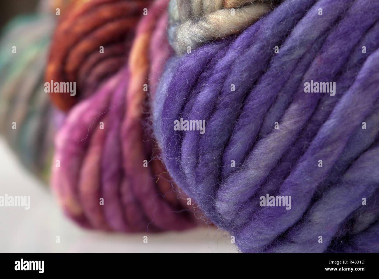 Boules de fil de laine coloré Banque D'Images