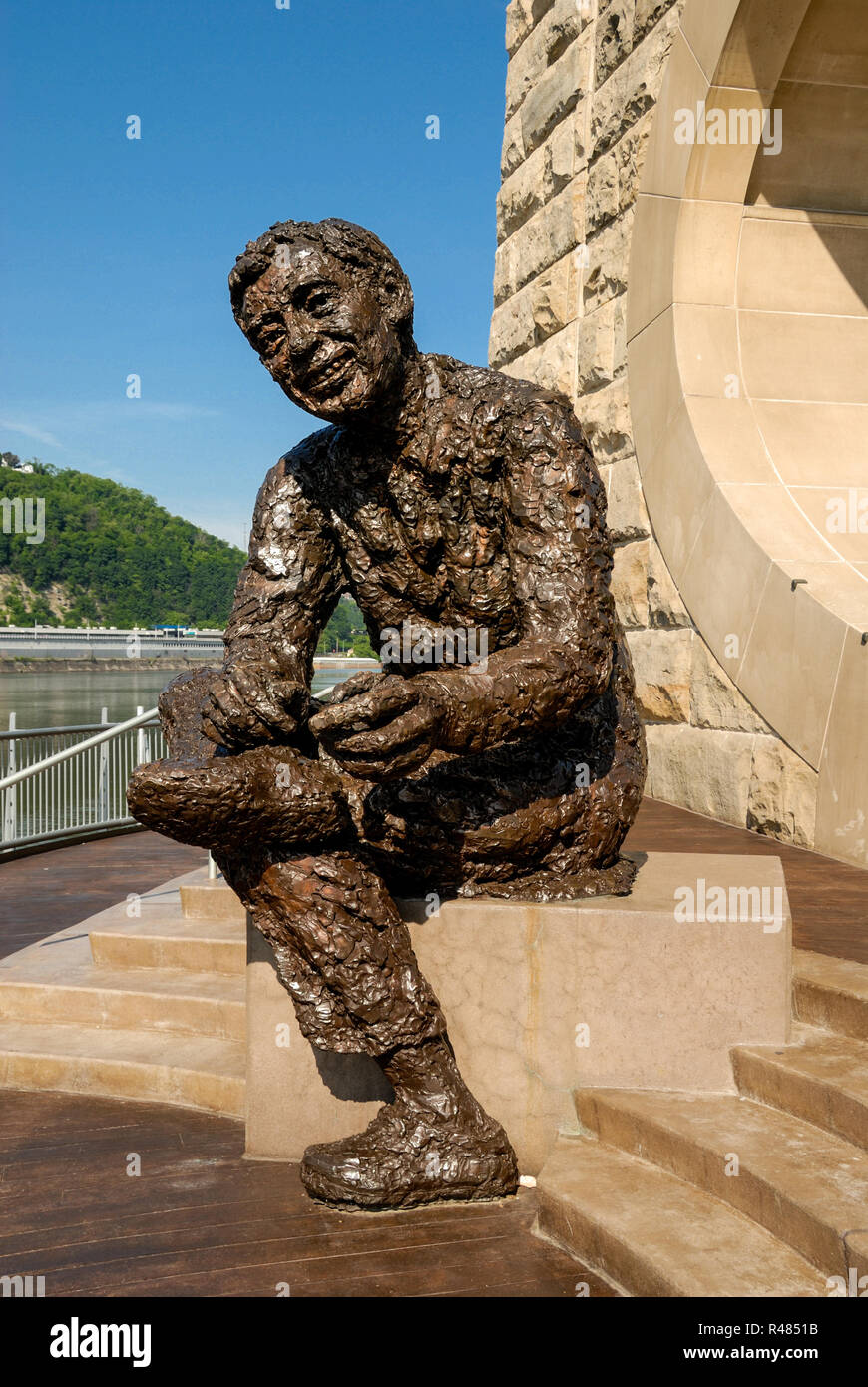 Le Fred Rogers Memorial statue sur la Côte-Nord près de stade Heinz Field de Pittsburgh, Pennsylvanie a été créé par Robert Berks et consacré en 2009. Banque D'Images