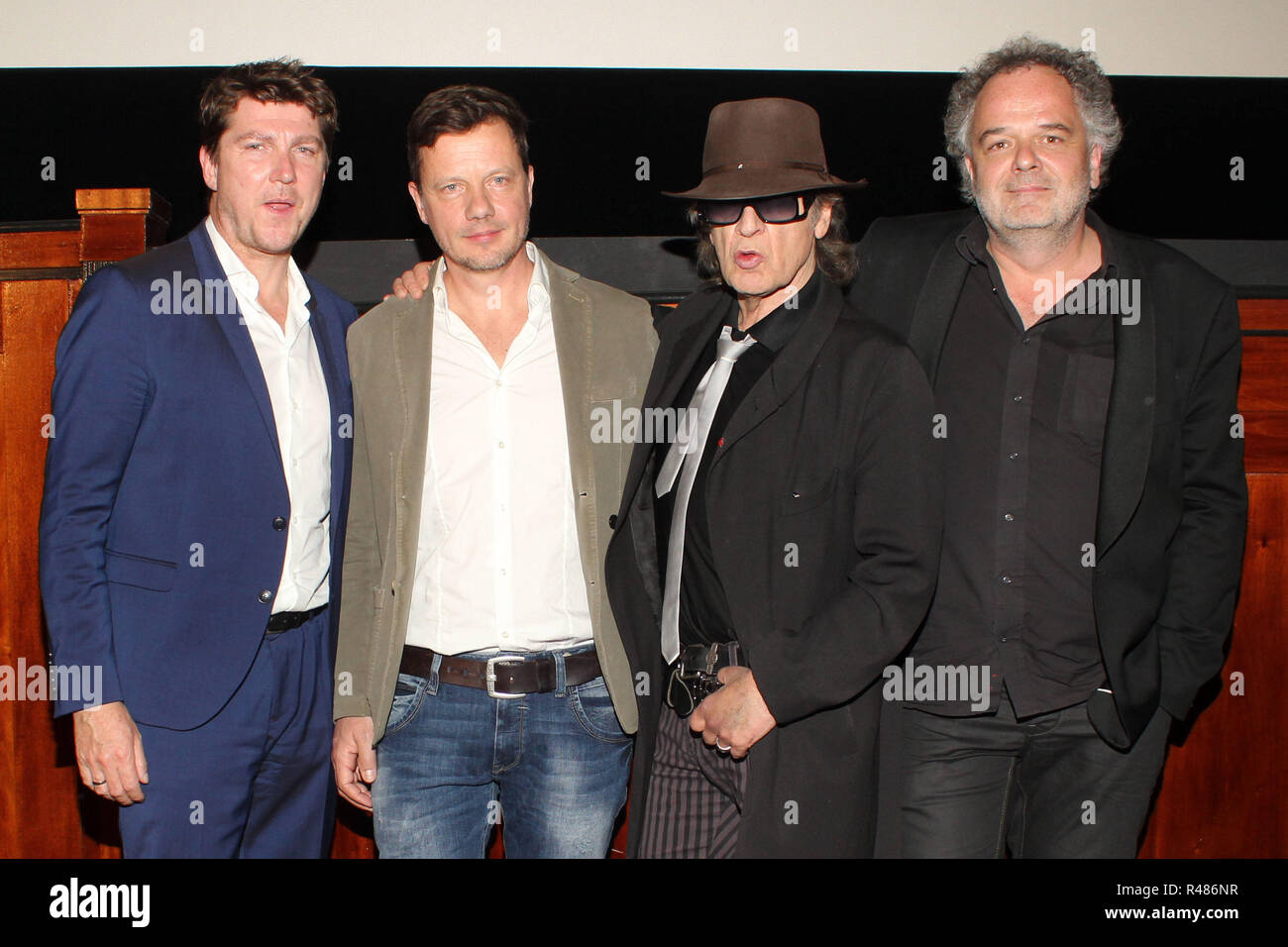 Torsten Amarell (MDR), Falko Korth (réalisateur), Udo Lindenberg, Peter Dreckmann (MDR) Unterhaltungschef ; Aftershow Party Udo Lindenberg, Passage Kino, 26.04.2016 Banque D'Images