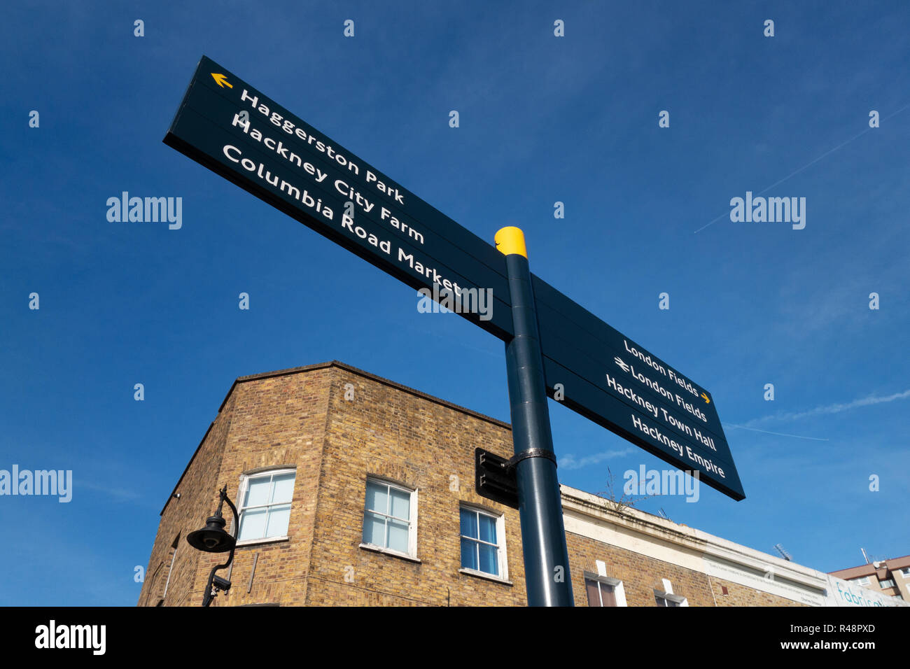 Direction rue Hackney sign in rue de Londres, Angleterre Banque D'Images