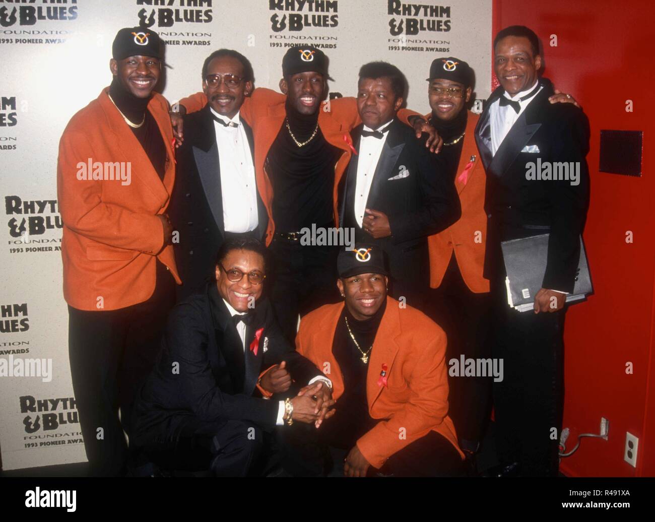LOS ANGELES, CA - le 25 février : des groupes de R&B Boyz II Men et Little Anthony et les Impériaux assister à la Rhythm and Blues Foundation's Fourth Annual Pioneer Awards le 25 février 1993 au Palace Theatre de Los Angeles, Californie. Photo de Barry King/Alamy Stock Photo Banque D'Images
