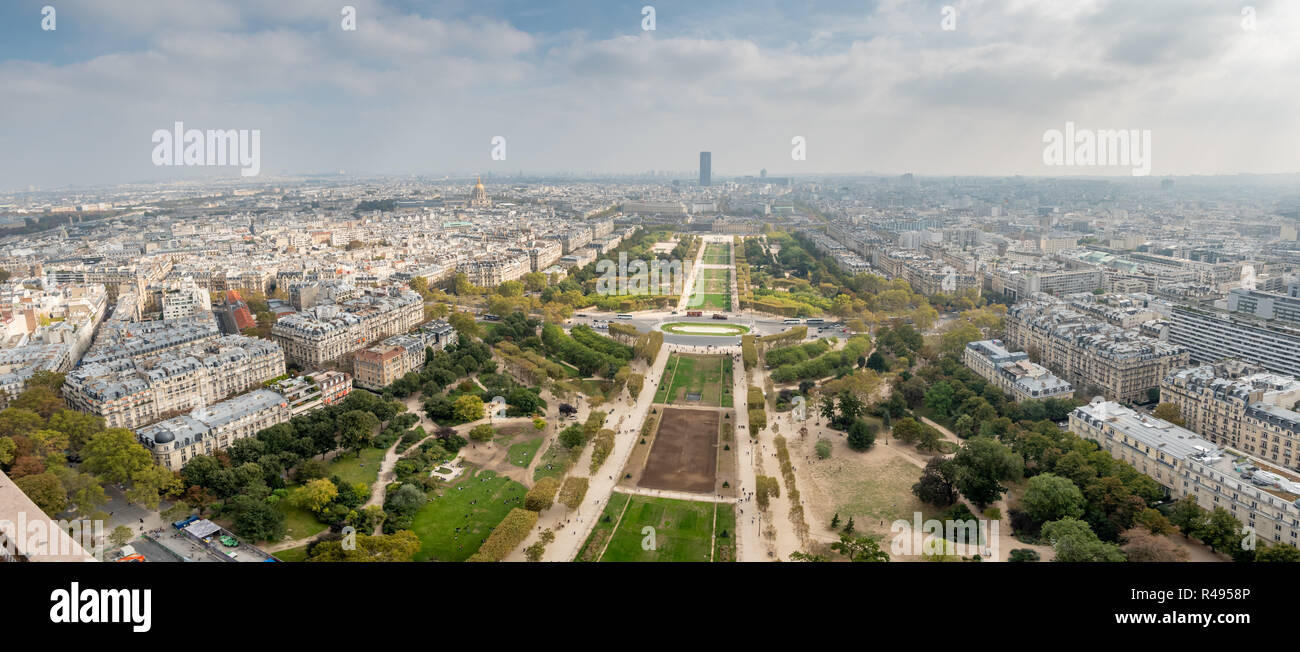 Panorama Grand Angle des Camps du côté de Mars de la Tour Eiffel Banque D'Images