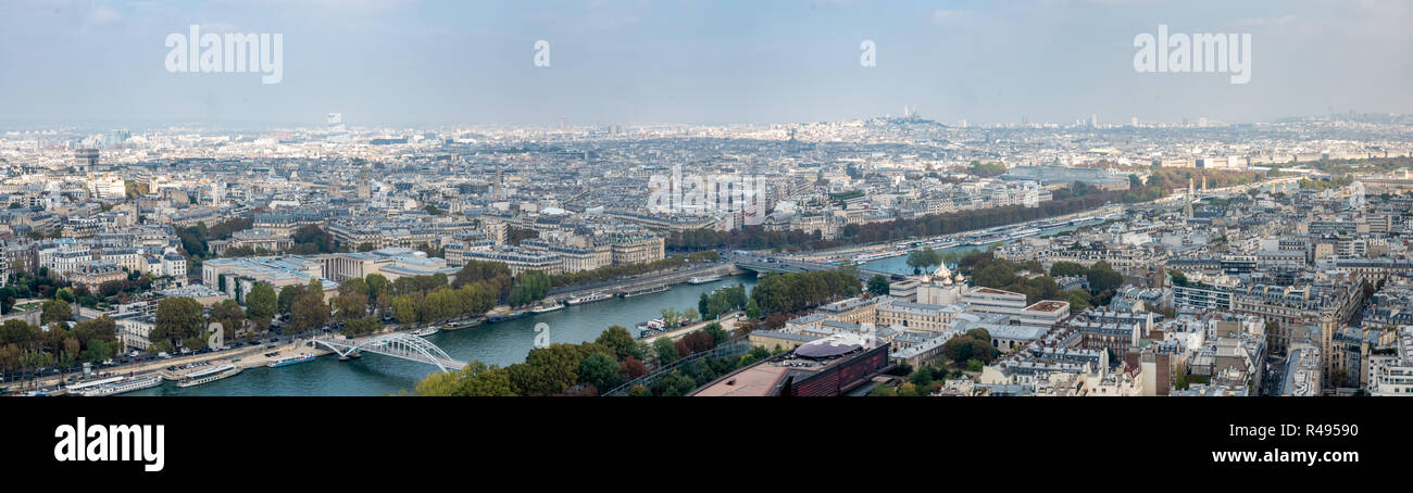 Large panorama du centre-ville de Paris à partir de la tour Eiffell avec l'Église Hill dans l'arrière-plan Banque D'Images