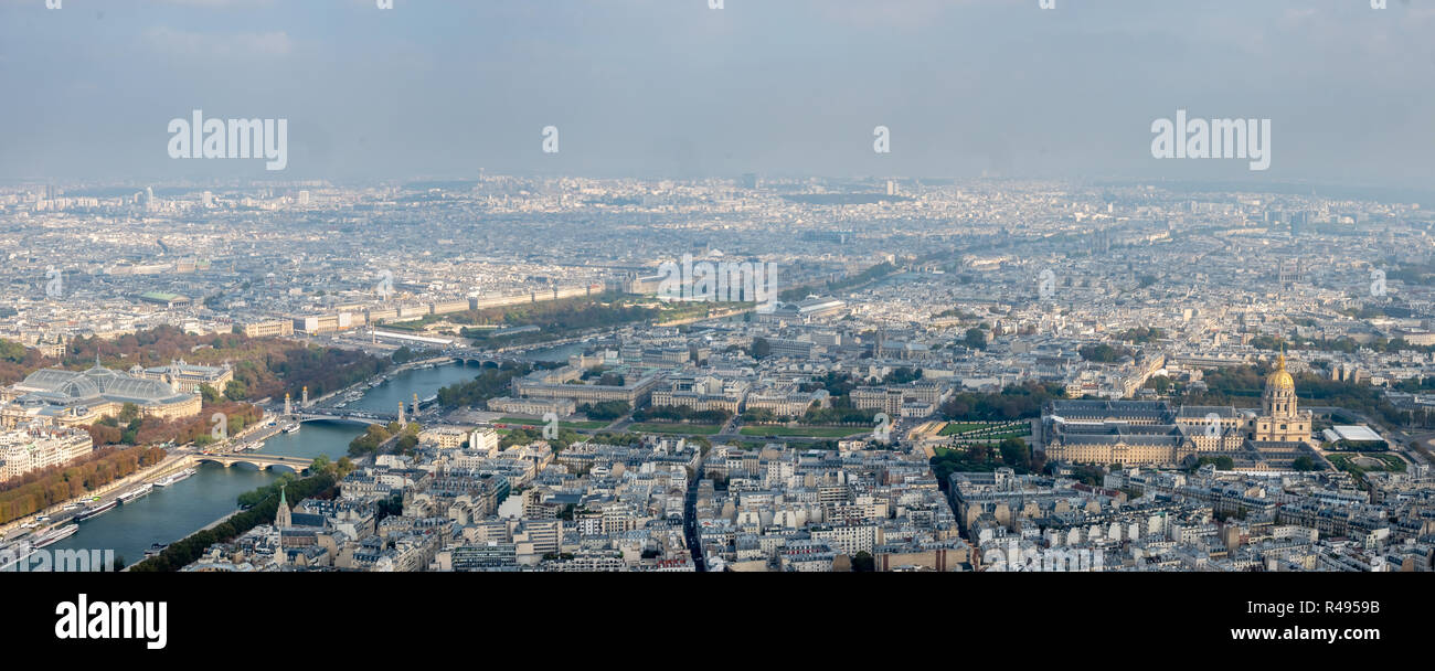 Vue panoramique de l'est le centre-ville de Paris avec une vue sur la rivière Siene Banque D'Images