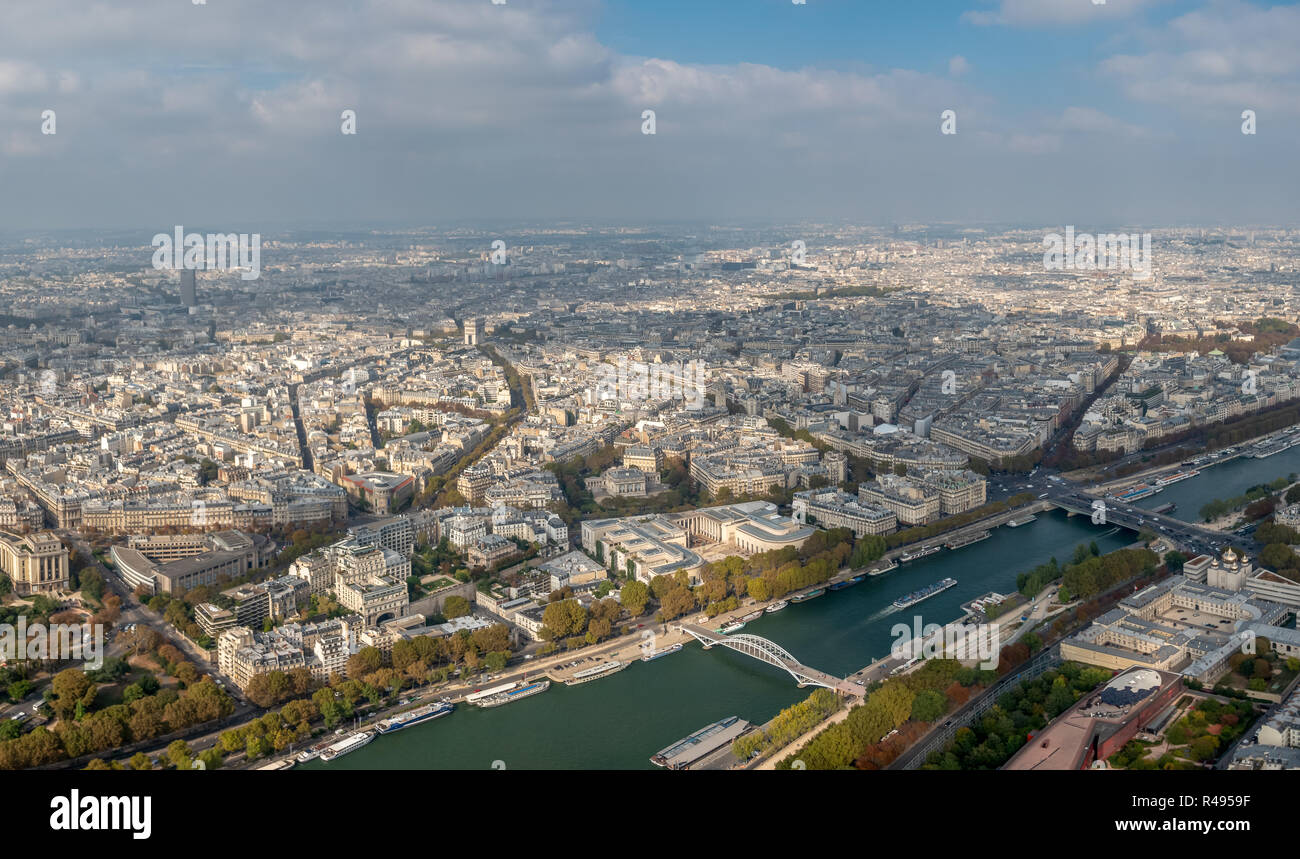 Nord depuis la Tour Eiffel, dans un jour nuageux Banque D'Images