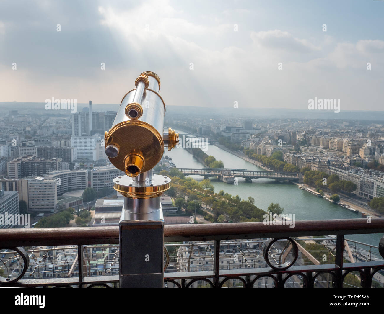 Voir d'or et d'argent à la télescope est de la tour Eiffell Banque D'Images