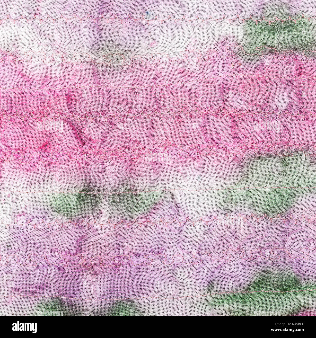 Couture peinte à la main en soie batik rose et vert Banque D'Images