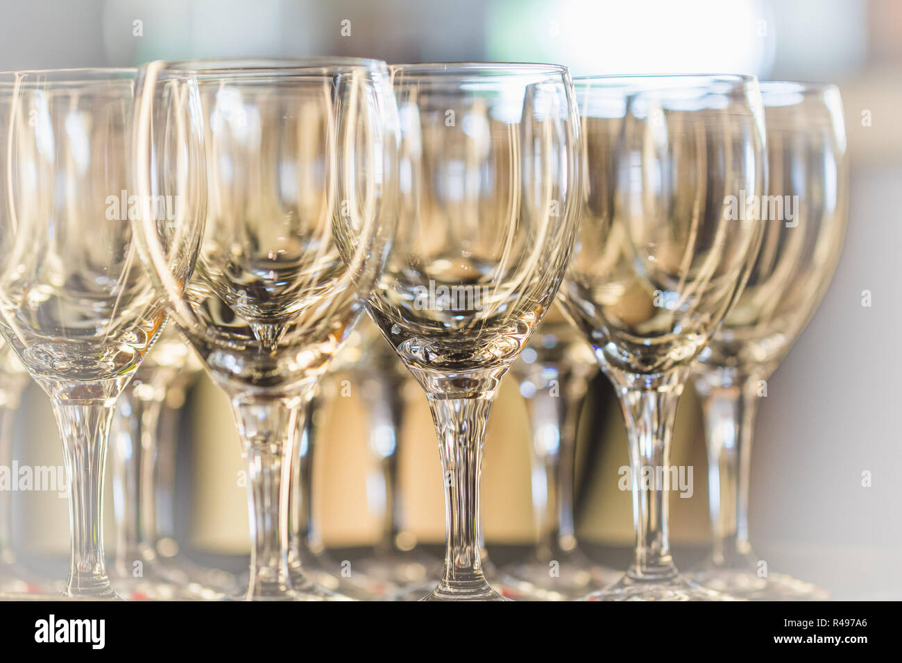 Verres à eau sont disponibles pour l'accueil - Les invités peuvent venir Banque D'Images