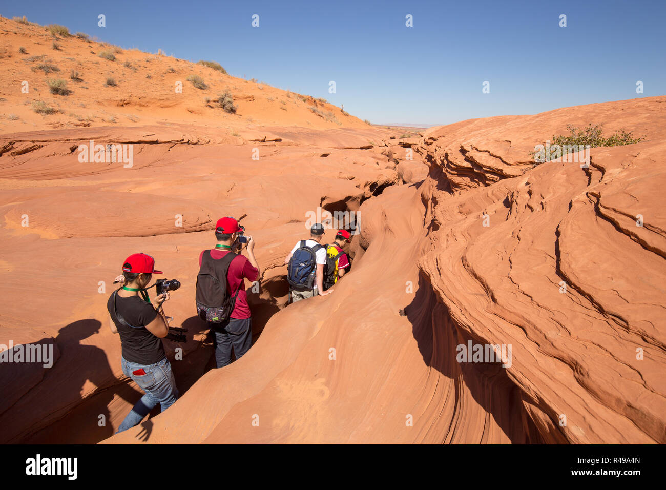 Un groupe de touristes entame célèbre Antelope Canyon près de la ville historique de Page, Arizona, USA Banque D'Images