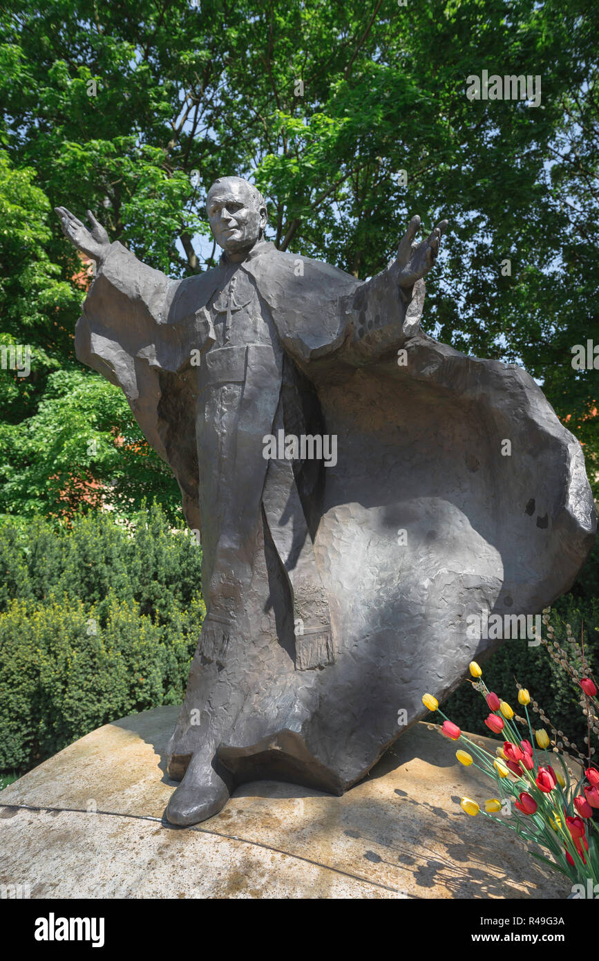 Le Pape Jean-Paul II, vue sur une statue du Pape Jean-Paul II dans le Parc de la Citadelle dans la ville de Poznan, Pologne. Banque D'Images