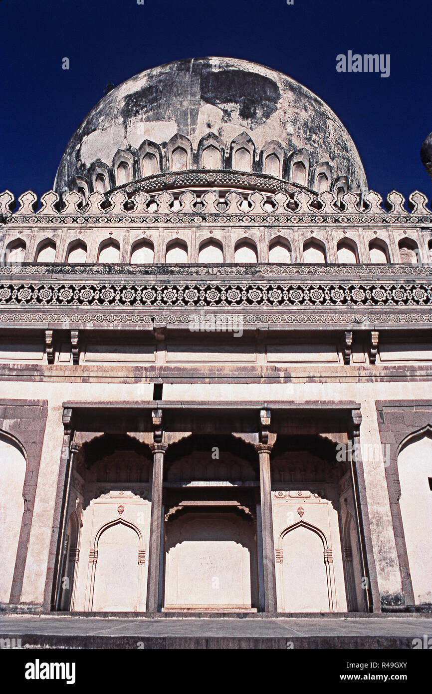 Avis de Qutb Shahi Tombs, Hyderabad, Andhra Pradesh, Inde, Asie Banque D'Images