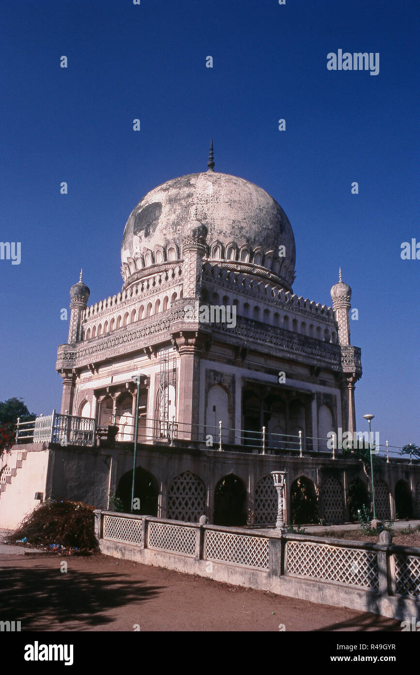 Qutb Shahi Tombs, fort Golconda, Hyderabad, Andhra Pradesh, Inde, Asie Banque D'Images