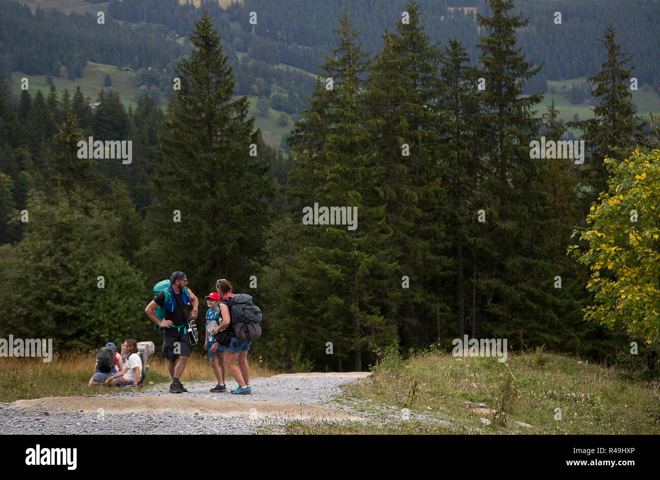 Grindelwald, Berne, Swittzerland. 13 Oct, 2018. Le 24 septembre 2018. La région de l'Oberland bernois Suisse a de nombreux sentiers de randonnée ou vous promener en-tête weg dans toutes les directions à partir du hameau de montagne de Grindelwald, Suisse. Credit : Ralph Lauer/ZUMA/Alamy Fil Live News Banque D'Images