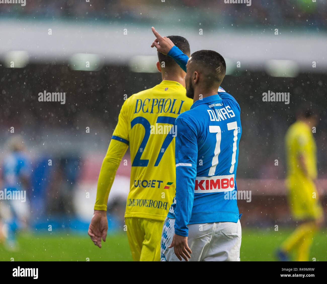 Adam Ounas de SSC Napoli vu réagir au cours de la SSC Napoli vs A.C. Chievo serie d'un match de football au stade San Paolo. (Score final ; SSC Napoli 0:0 Chievo ) Banque D'Images