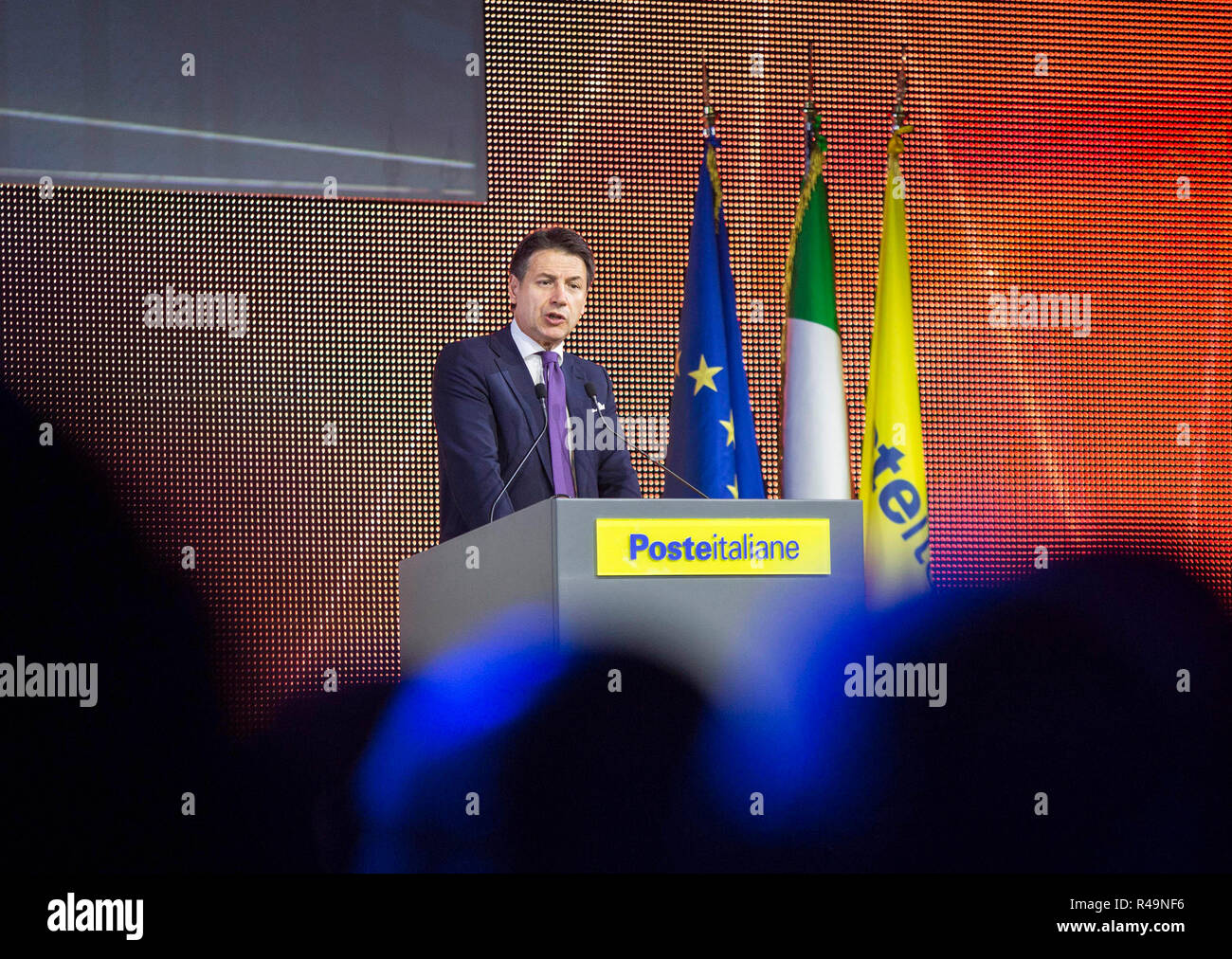 Foto LaPresse - Andrea Panegrossi 26/11/2018- Roma, Italia. POLITICA EUR, la Nuvola. Convegno dei sindaci italiani organizzato da Poste Italiane Il Presidente del Consiglio Giuseppe Conte Photo LaPresse - Andrea Panegrossi 26/10/2018- Rome, Italie EUR, la Nuvola. Conférence des maires italiens organisée par Poste Italiane Banque D'Images