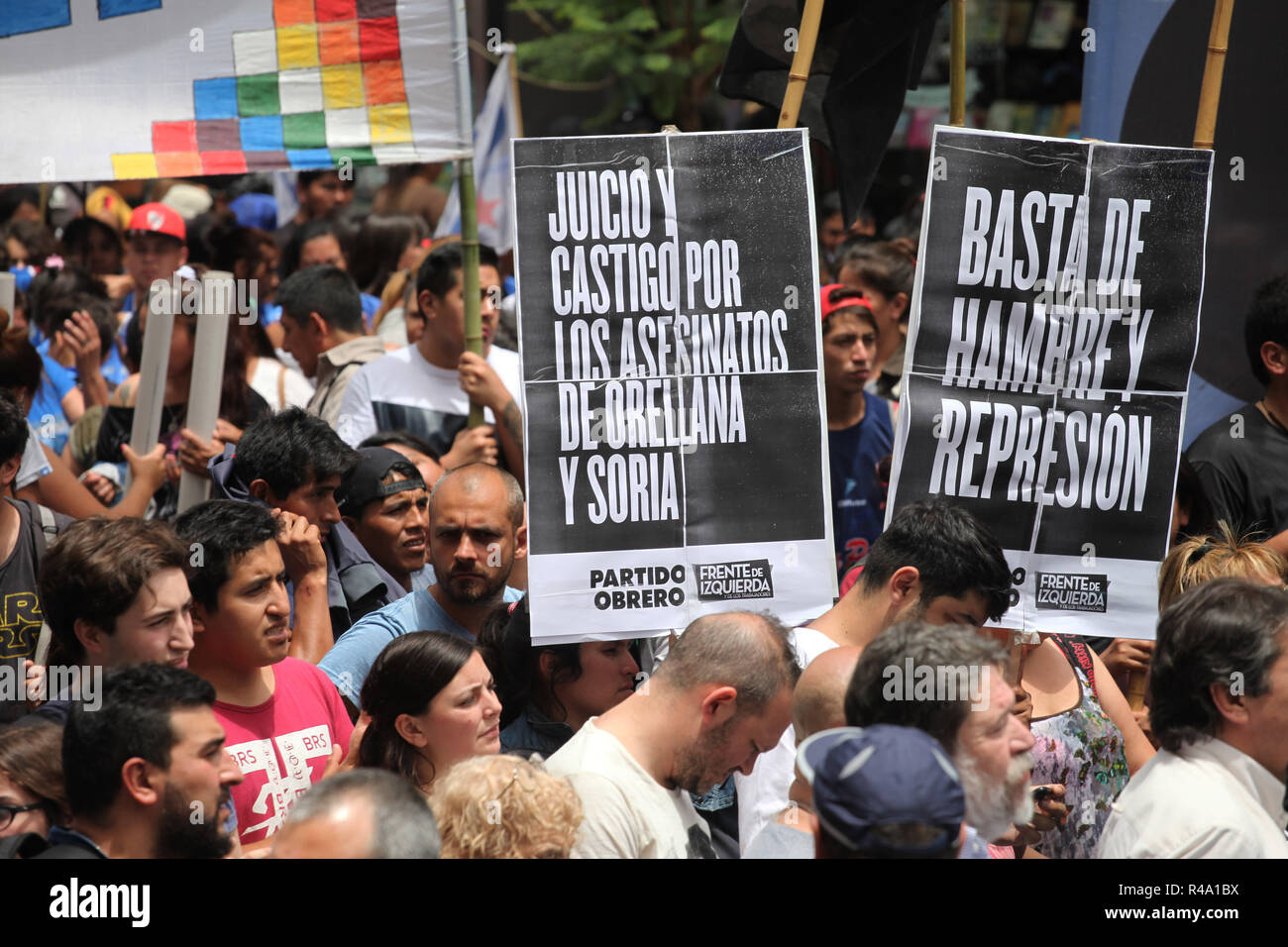 Buenos Aires, Buenos Aires, Argentine. 26 Nov, 2018. Les syndicats et les organisations sociales ont protesté contre la mort violente de deux défenseurs des droits sociaux dans les provinces de Buenos Aires et Cordoba. Credit : Claudio Santisteban/ZUMA/Alamy Fil Live News Banque D'Images