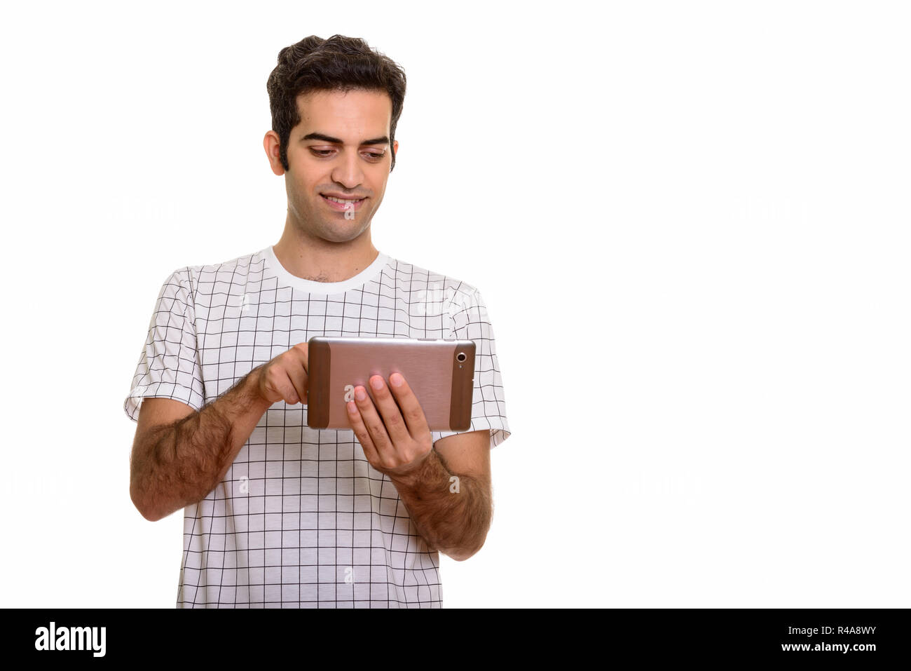 Les jeunes professionnels Persian man using digital tablet Banque D'Images