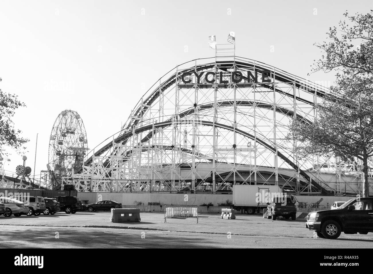 Le cyclone roller coaster, Coney Island, Brooklyn, New York City, États-Unis d'Amérique. Banque D'Images