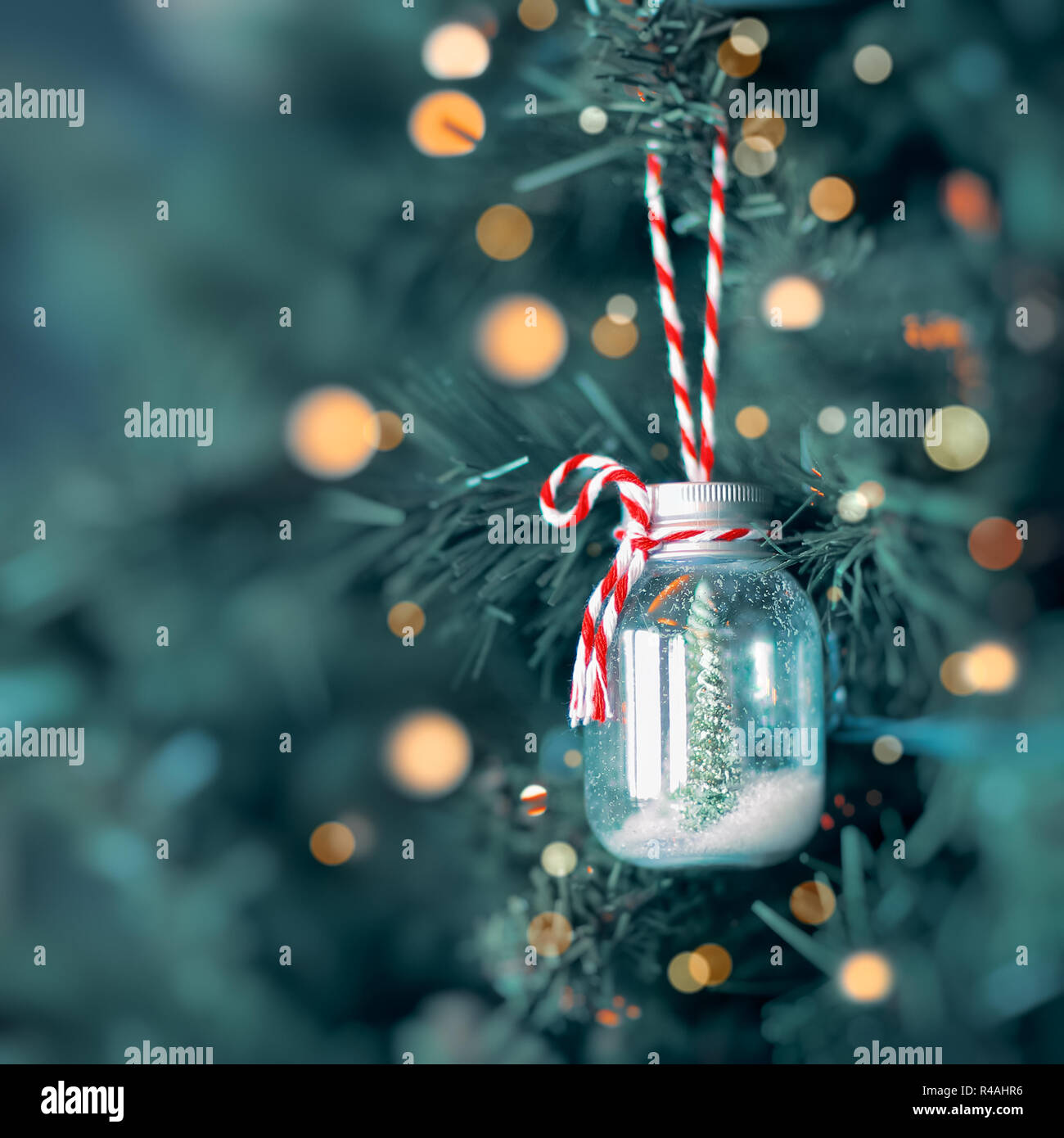 Fond De Noël Boule De Noël élégant Belle Pendaison Sur