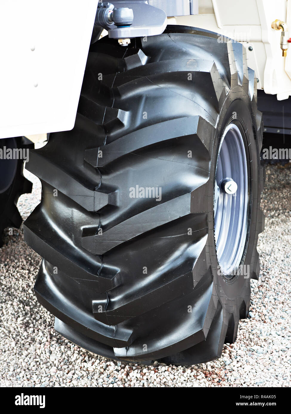 Roues à bandage en caoutchouc du tracteur libre Banque D'Images