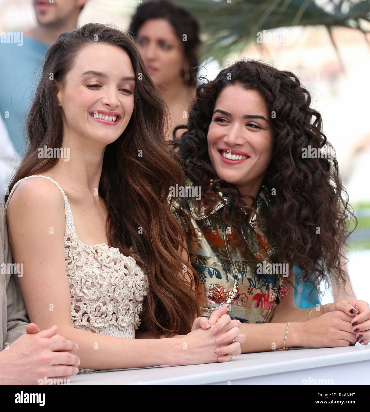 CANNES, FRANCE - 15 MAI 2018 : Charlotte Le Bon et Sabrina Ouazani au Talents Adami photocall au 71e Festival de Cannes (Mickael Chavet) Banque D'Images